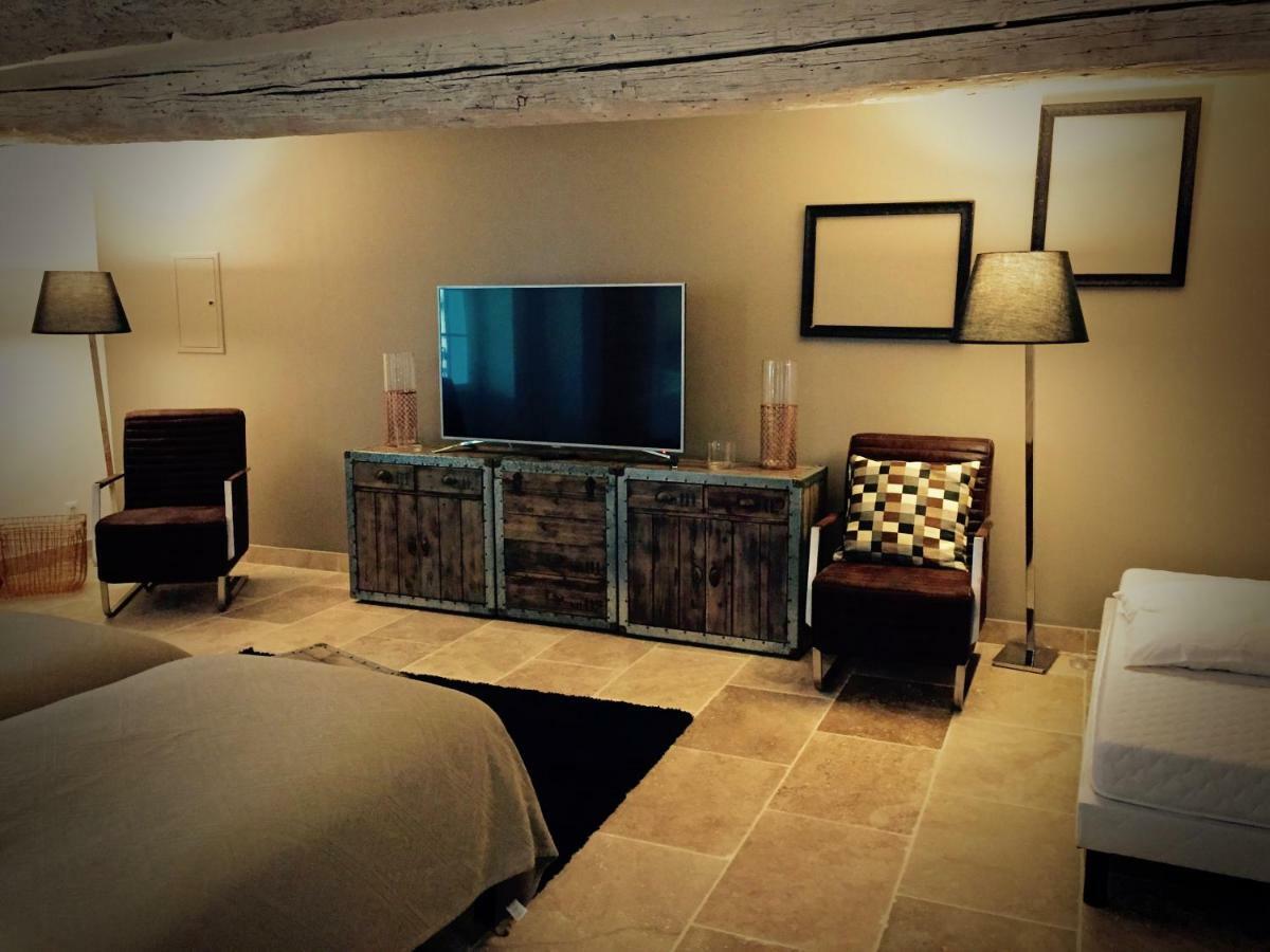 Mas Du Grand Bordes Bed & Breakfast Saint-Laurent-dʼAigouze Екстериор снимка