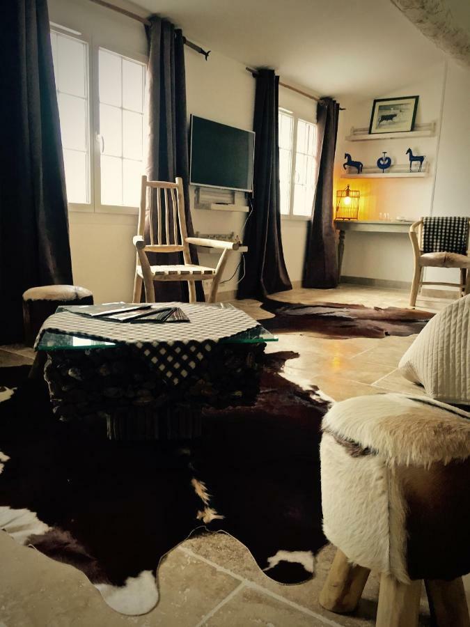 Mas Du Grand Bordes Bed & Breakfast Saint-Laurent-dʼAigouze Екстериор снимка