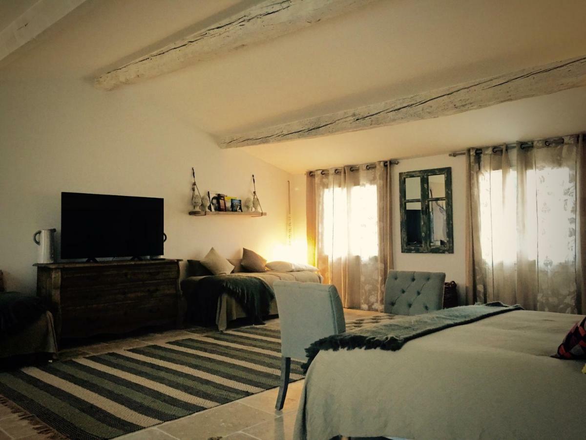 Mas Du Grand Bordes Bed & Breakfast Saint-Laurent-dʼAigouze Екстериор снимка