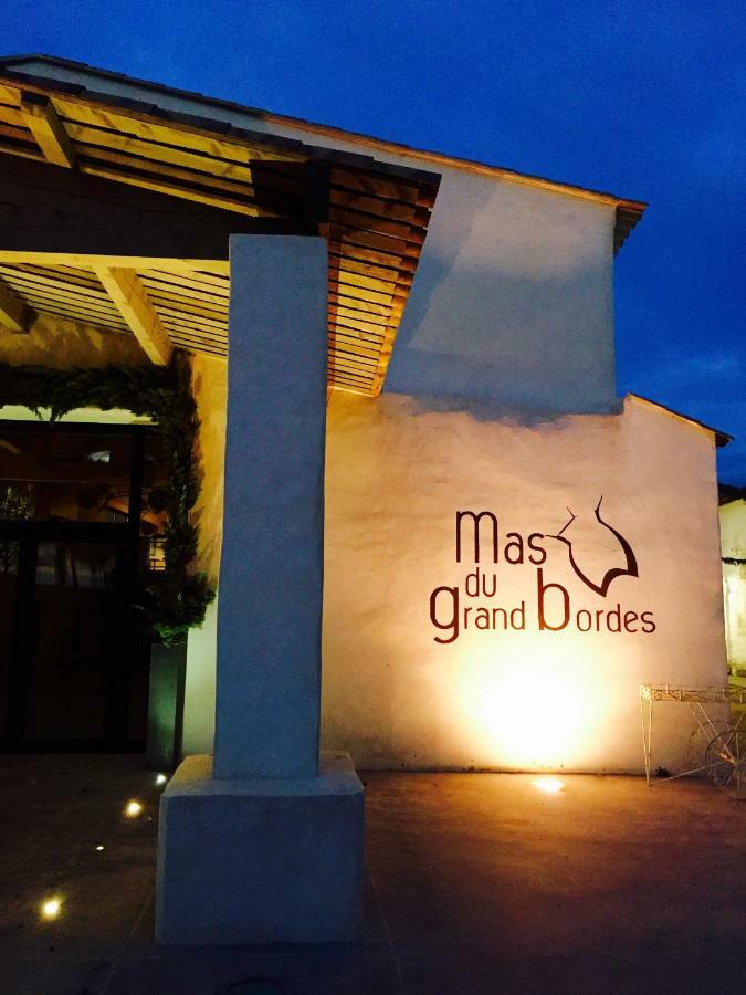 Mas Du Grand Bordes Bed & Breakfast Saint-Laurent-dʼAigouze Екстериор снимка