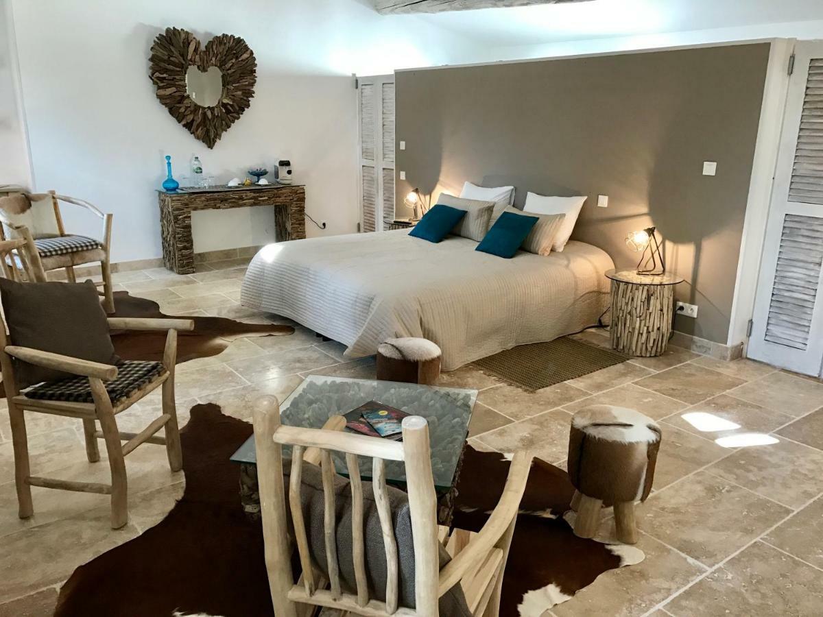 Mas Du Grand Bordes Bed & Breakfast Saint-Laurent-dʼAigouze Екстериор снимка