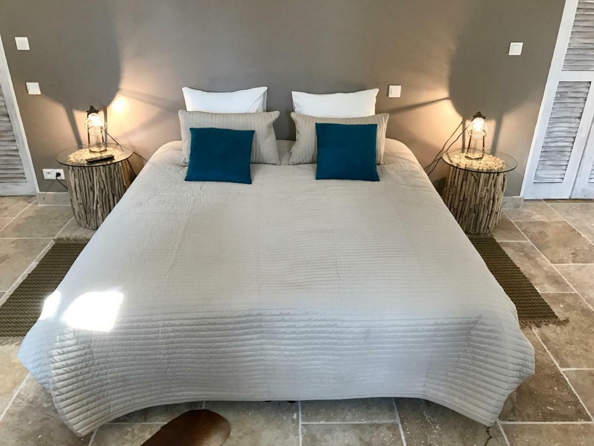 Mas Du Grand Bordes Bed & Breakfast Saint-Laurent-dʼAigouze Екстериор снимка