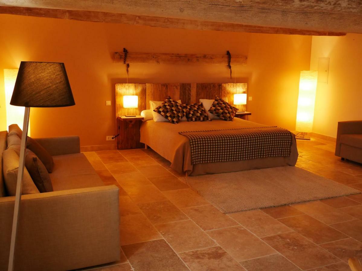 Mas Du Grand Bordes Bed & Breakfast Saint-Laurent-dʼAigouze Екстериор снимка