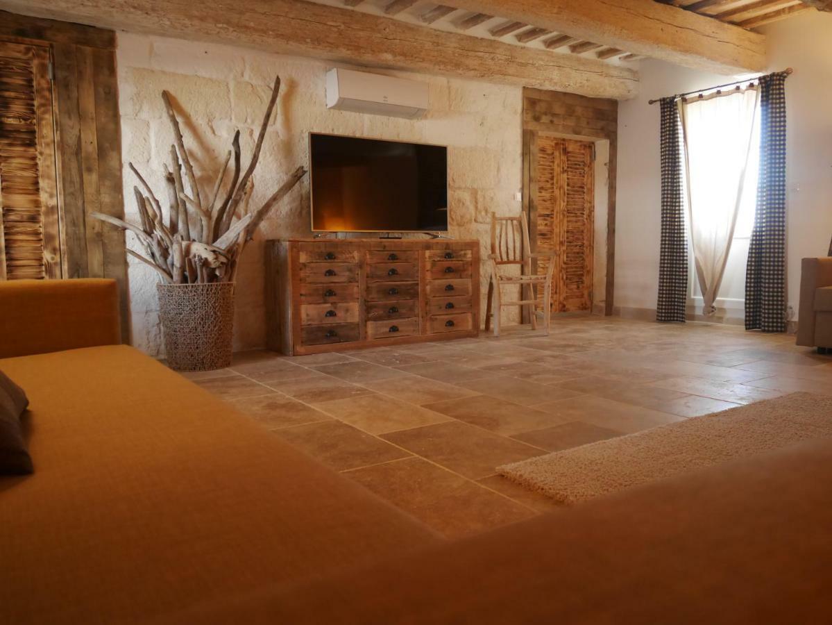 Mas Du Grand Bordes Bed & Breakfast Saint-Laurent-dʼAigouze Екстериор снимка