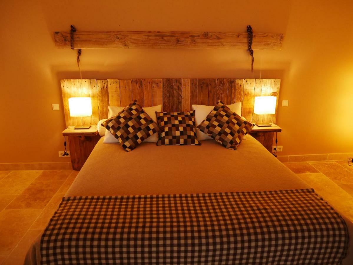 Mas Du Grand Bordes Bed & Breakfast Saint-Laurent-dʼAigouze Екстериор снимка