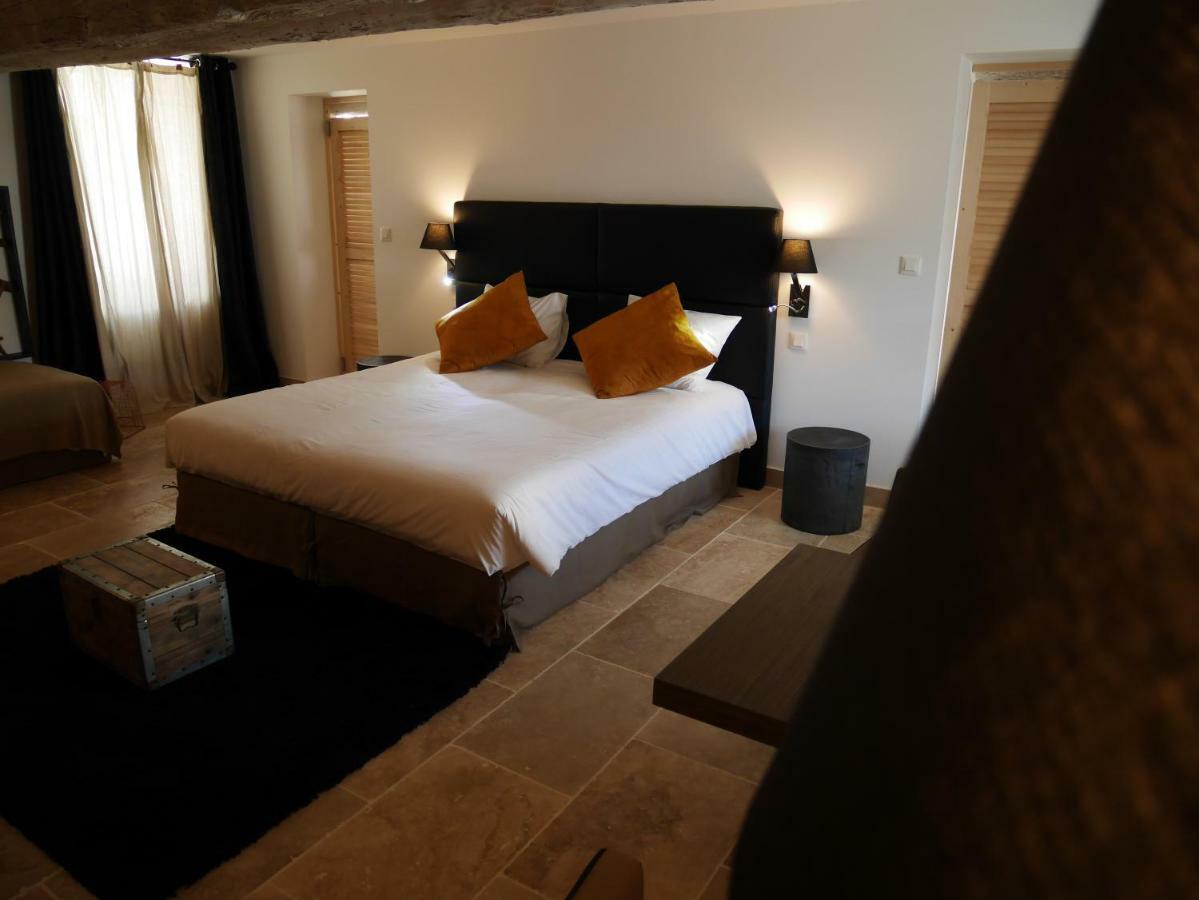 Mas Du Grand Bordes Bed & Breakfast Saint-Laurent-dʼAigouze Екстериор снимка