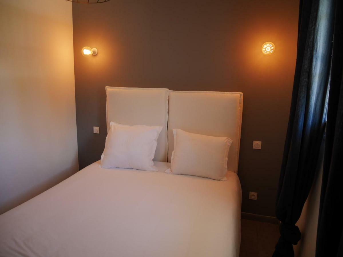 Mas Du Grand Bordes Bed & Breakfast Saint-Laurent-dʼAigouze Екстериор снимка